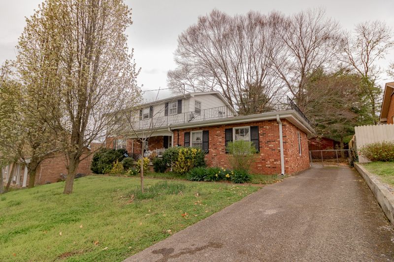 5004 Bonnaside Dr, Hermitage, TN 37076