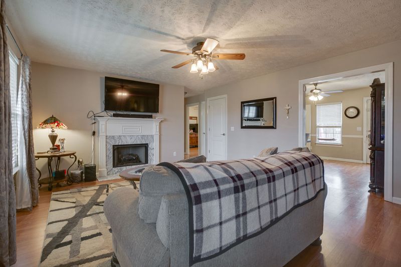 332 Merlin Dr, Murfreesboro, TN 37127
