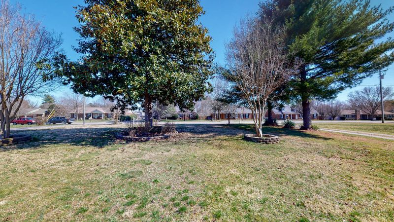 561 Sharondale Dr, Murfreesboro, TN 37129
