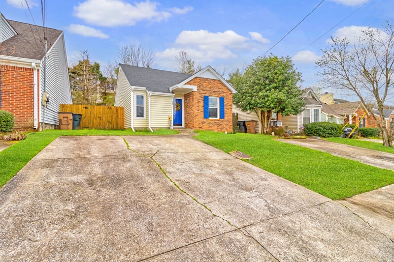 207 White Oak Ct, Nashville, TN 37216