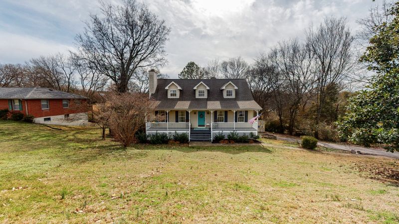 2111 Crestline Dr, Nashville, TN 37214