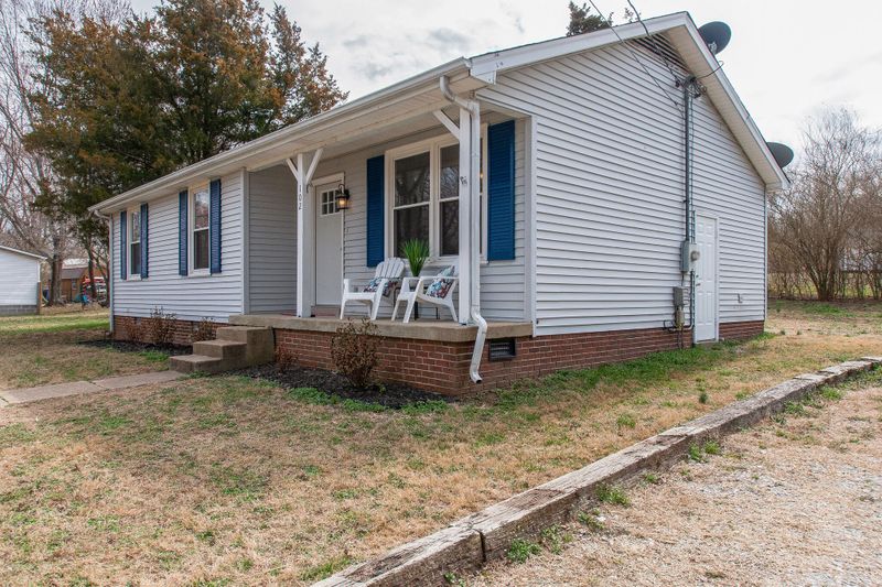 102 Aaron Dr, Burns, TN 37029
