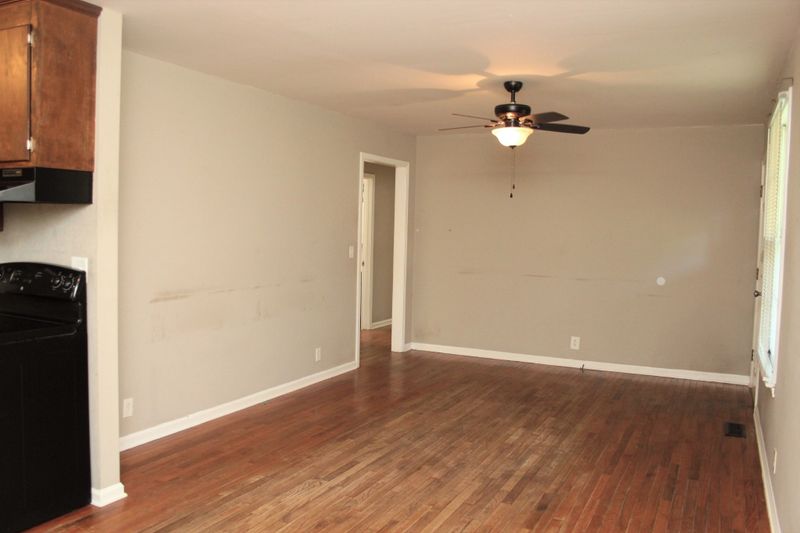 302 E Hillcrest Dr, Springfield, TN 37172