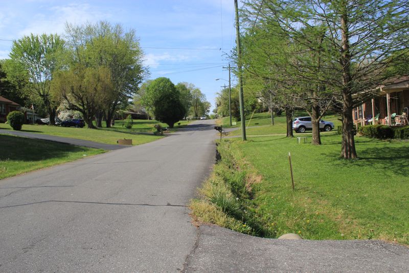 302 E Hillcrest Dr, Springfield, TN 37172