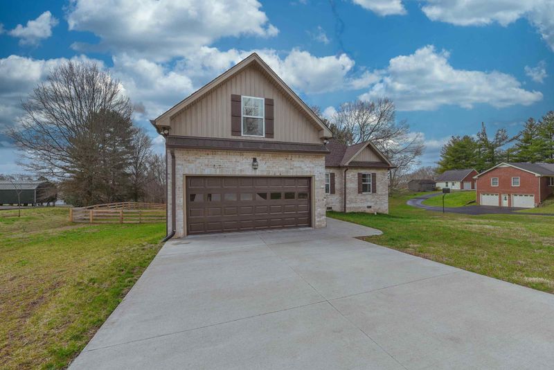 678 Lakeside Dr, Springfield, TN 37172