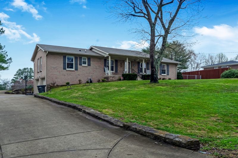 611 Crestland Dr, Columbia, TN 38401