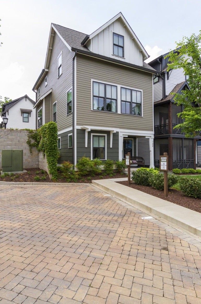704 Centerpoint Ln, Nashville, TN 37209