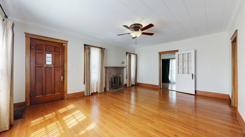 503 W College St, Dickson, TN 37055