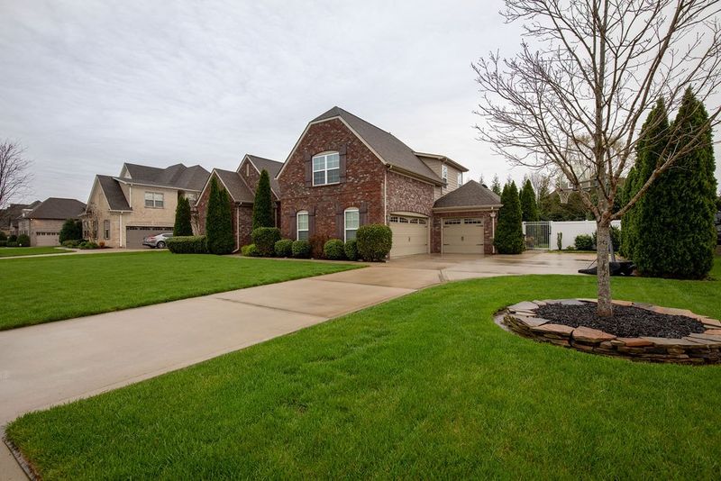 2716 Craythorne Dr, Murfreesboro, TN 37129