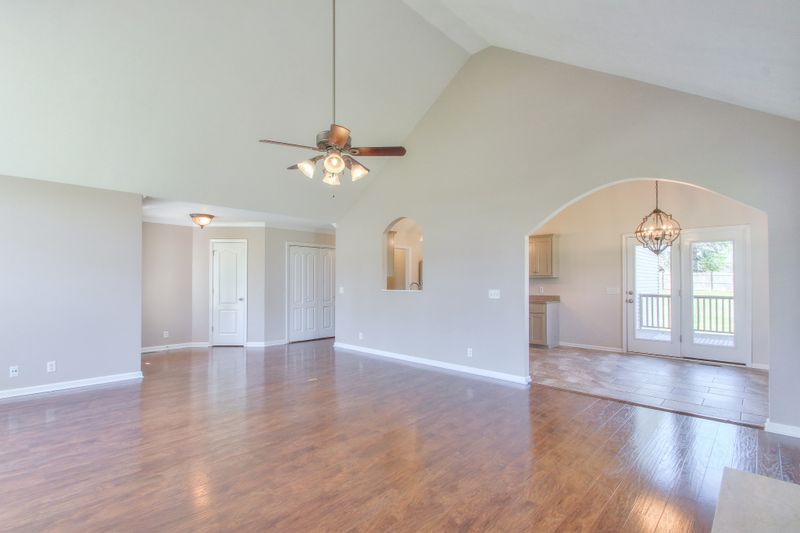 502 Aubrey Ln, Burns, TN 37029