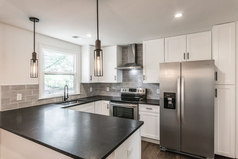 355 Binkley Dr, Nashville, TN 37211