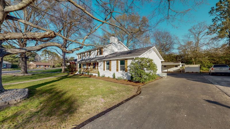 1034 Edwin Warner Dr, Nashville, TN 37205