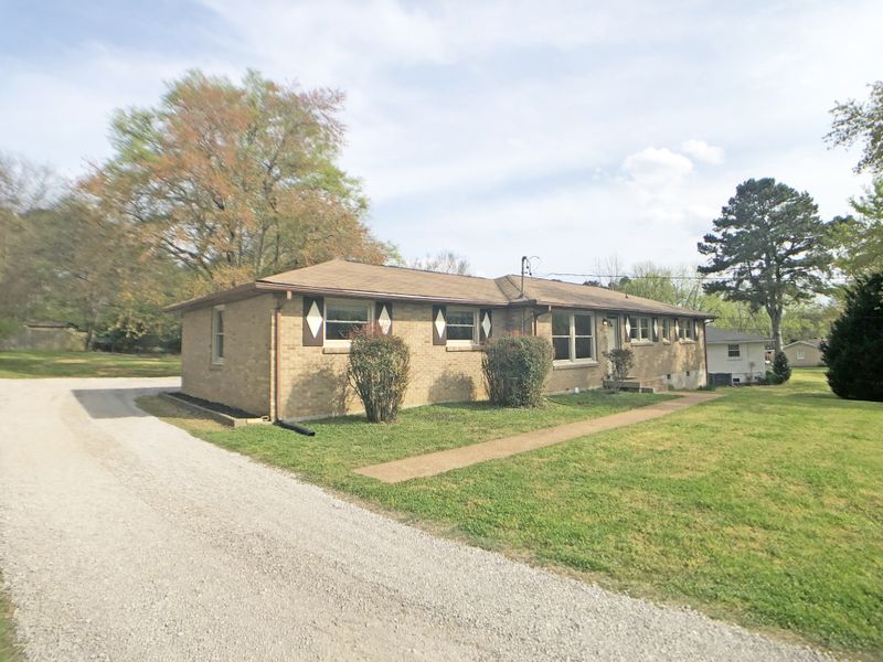 111 Roberta Dr, Hendersonville, TN 37075
