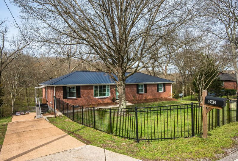 985 Davidson Dr, Nashville, TN 37205
