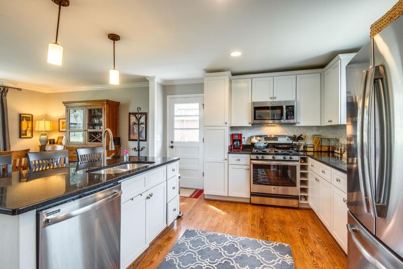 985 Davidson Dr, Nashville, TN 37205