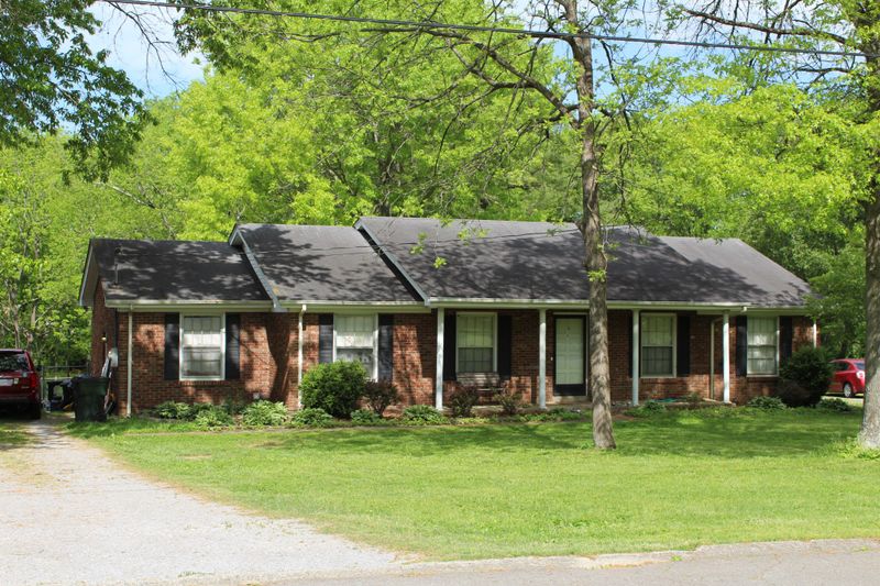 833 Stephanie St, Gallatin, TN 37066