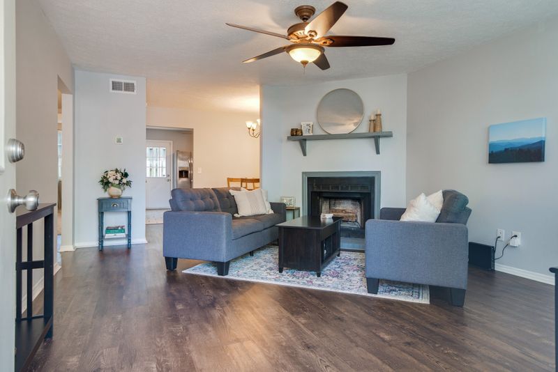 1302 Massman Dr, Nashville, TN 37217
