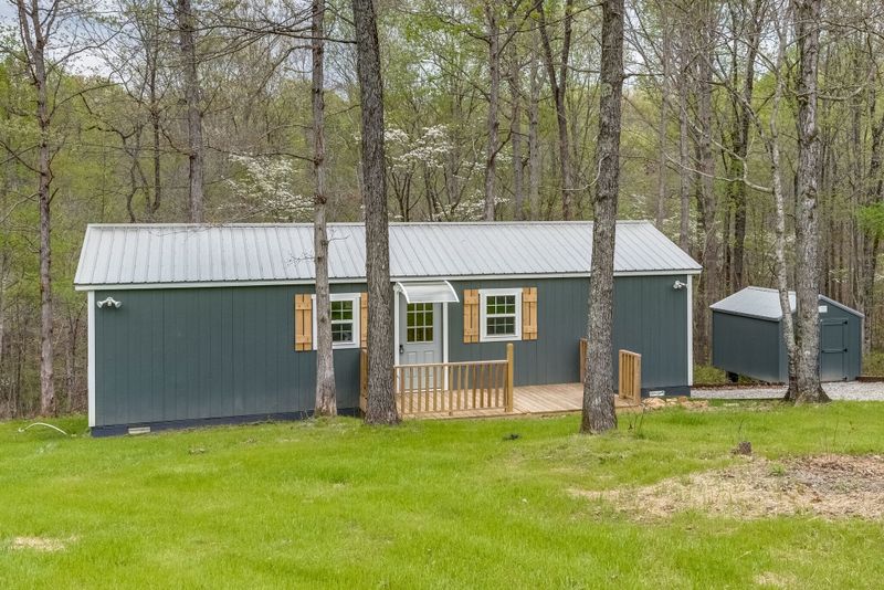 112 Indian Hills Rd, White Bluff, TN 37187