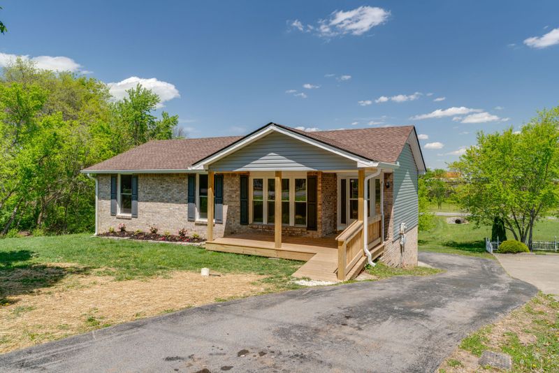 2500 17th Ave E, Springfield, TN 37172