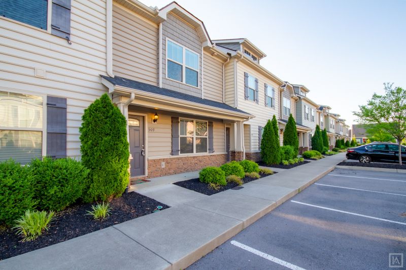 909 Gamely Way, Murfreesboro, TN 37128