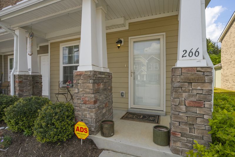 266 Cobblestone Place Dr, Goodlettsville, TN 37072