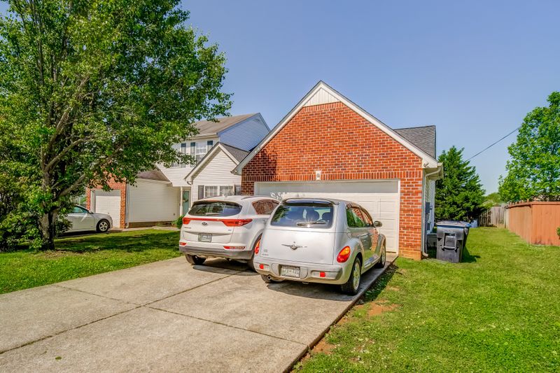 2006 Stoney Meadow Dr, Murfreesboro, TN 37128