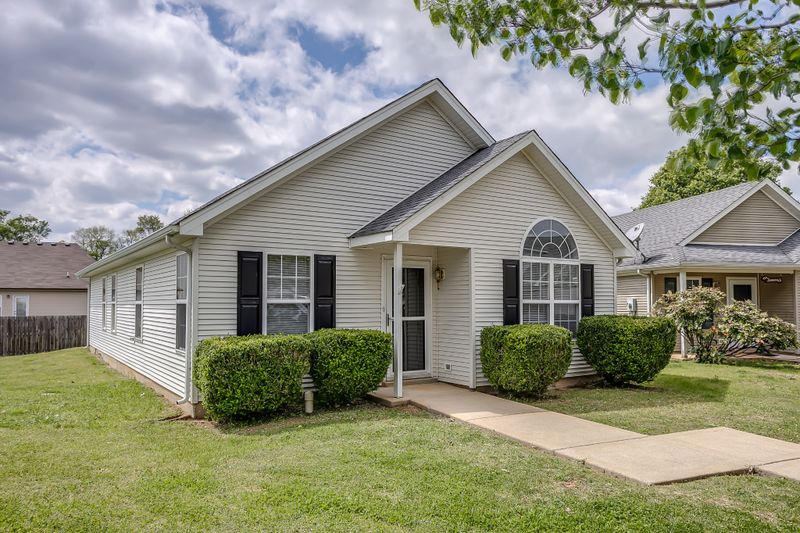 919 Red Feather Trl, Murfreesboro, TN 37128