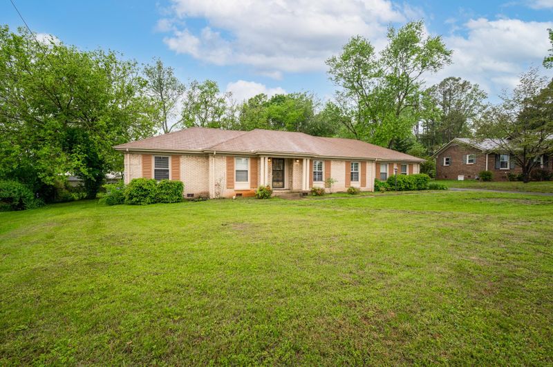1027 Trinity Dr, Murfreesboro, TN 37129