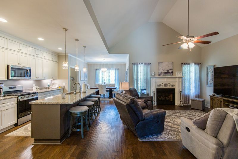 45 Hemlock Cir, Burns, TN 37029