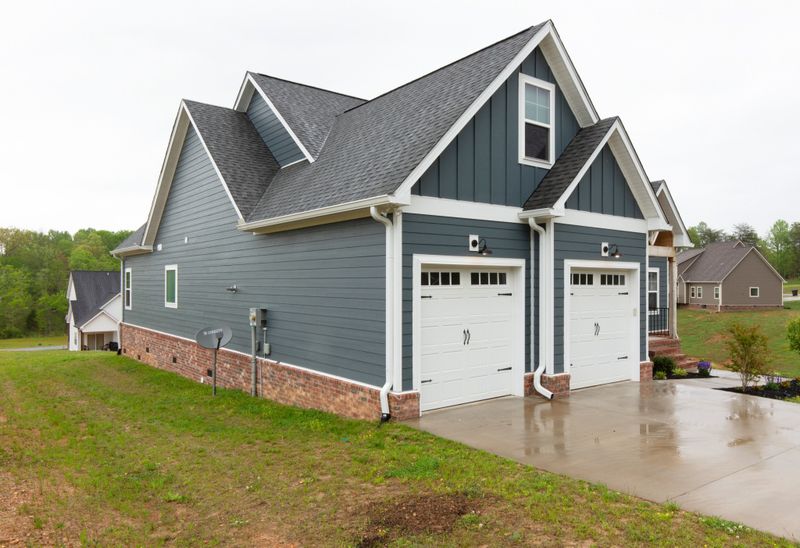 21 Hemlock Cir, Burns, TN 37029