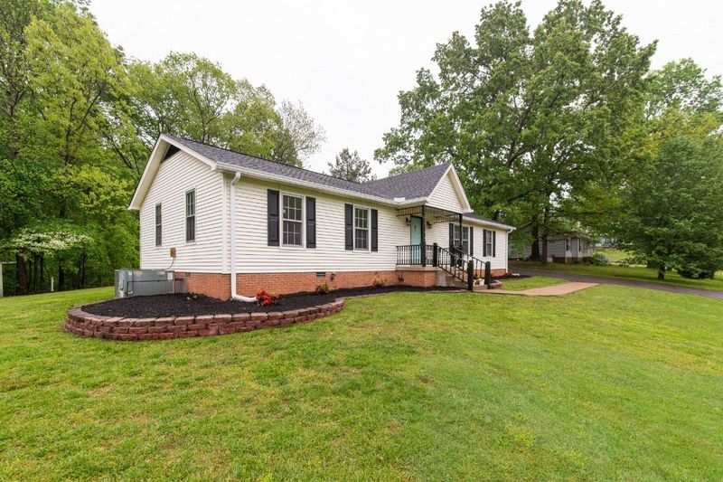 221 Brady Dr, Dickson, TN 37055