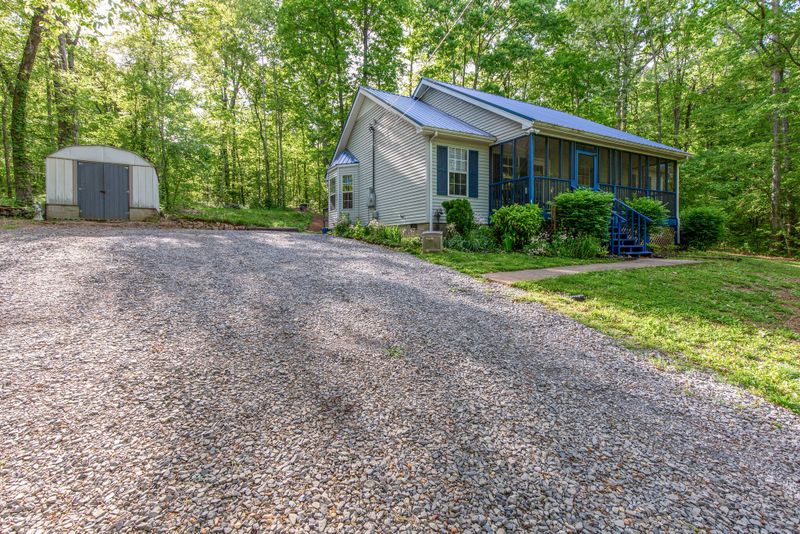 136 Oakwood Cir, Dickson, TN 37055