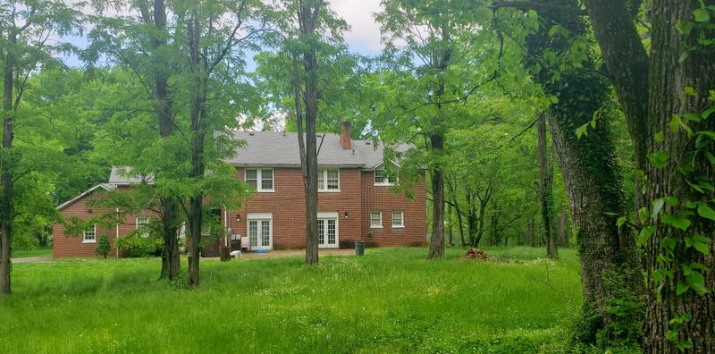 1111 Cheatham Dr, Columbia, TN 38401