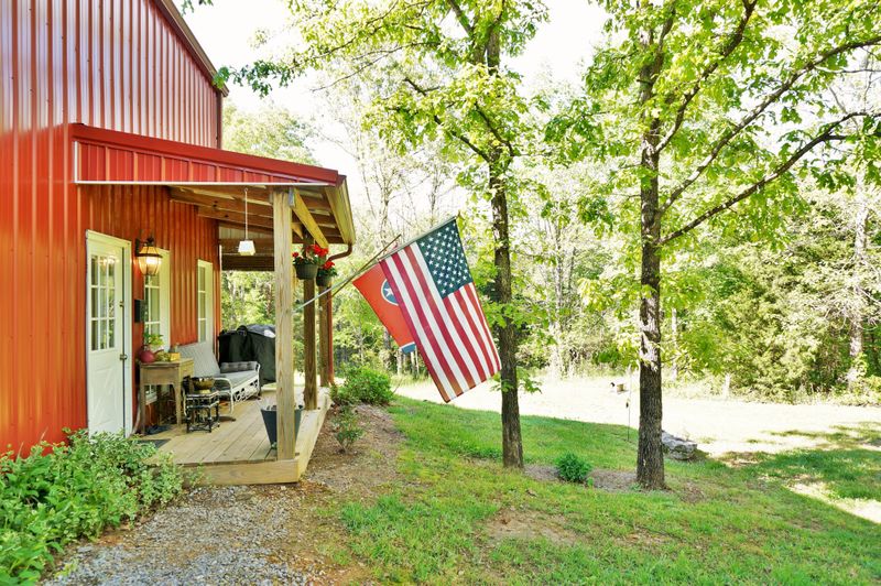 721 Coaling Rd, Charlotte, TN 37036