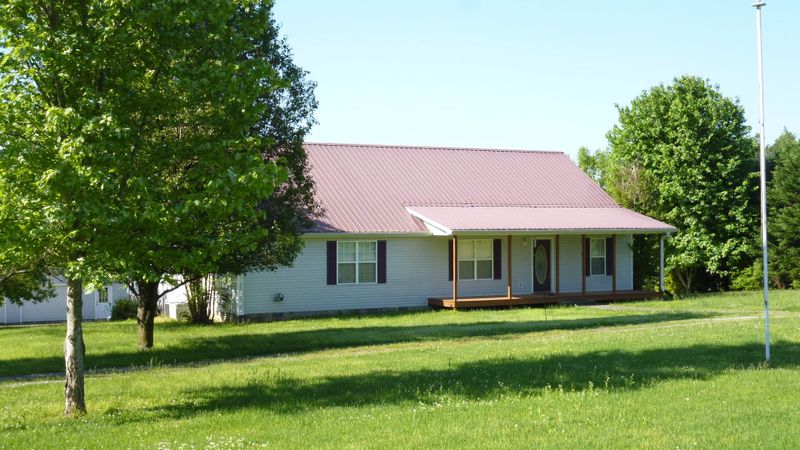1250 Meeks Cemetery Rd, Burns, TN 37029