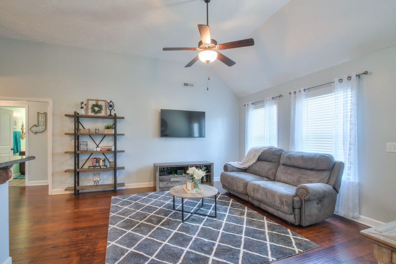 2502 Auldridge Dr, Christiana, TN 37037