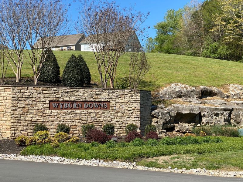 300 Wyburn Pl, Burns, TN 37029