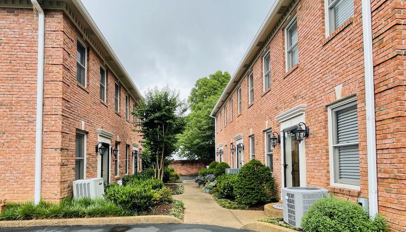 228 4th Ave N #6, Franklin, TN 37064