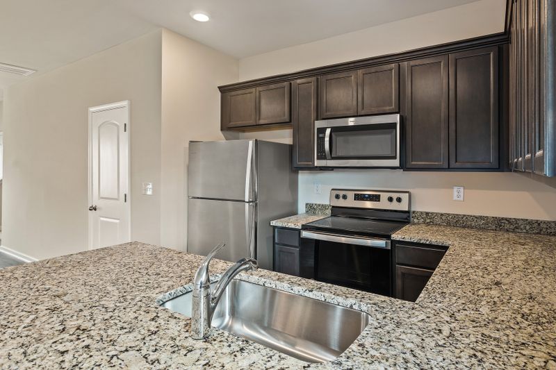 6067 Cullen Dr, La Vergne, TN 37086