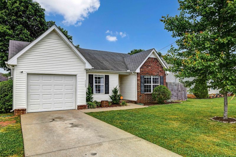1123 Eastwoods Dr, Murfreesboro, TN 37130