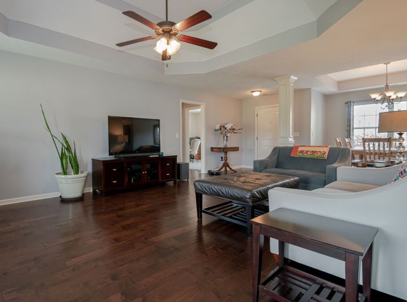 1320 Round Rock Dr, Murfreesboro, TN 37128