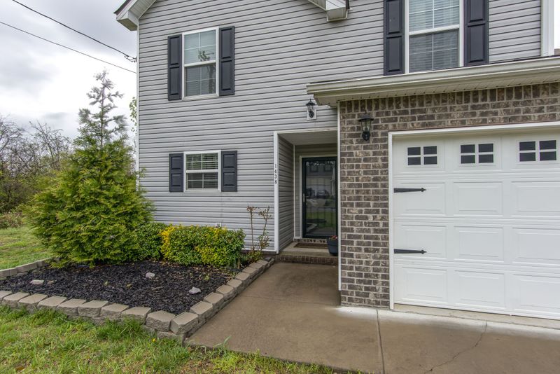 1438 E Nir Shreibman Blvd E, La Vergne, TN 37086