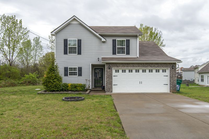1438 E Nir Shreibman Blvd E, La Vergne, TN 37086