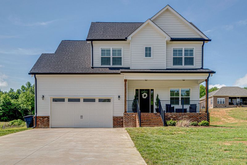 41 Hemlock Cir, Burns, TN 37029