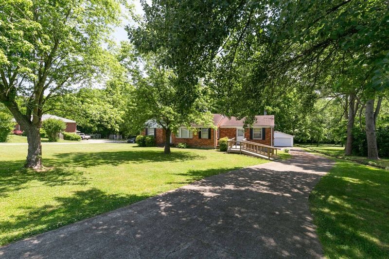 3925 Devonshire Dr, Nashville, TN 37207