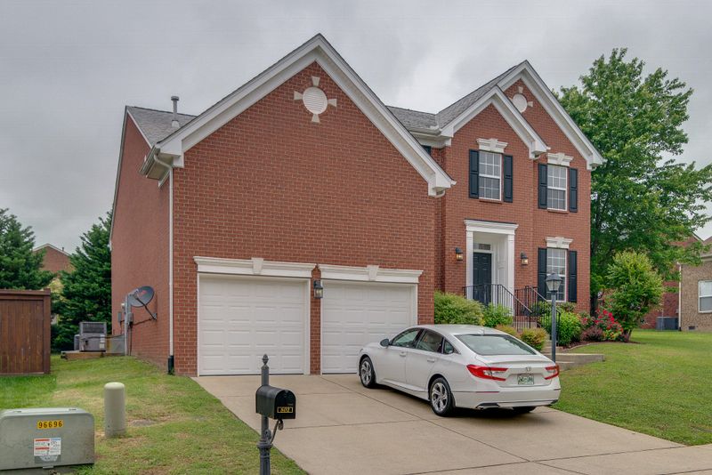 802 River Heights Dr, Mount Juliet, TN 37122