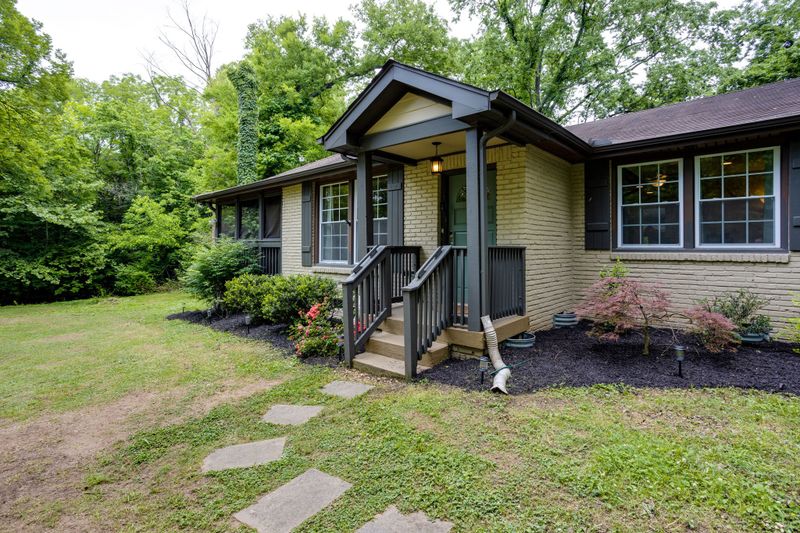 1020 Downey Dr, Nashville, TN 37205