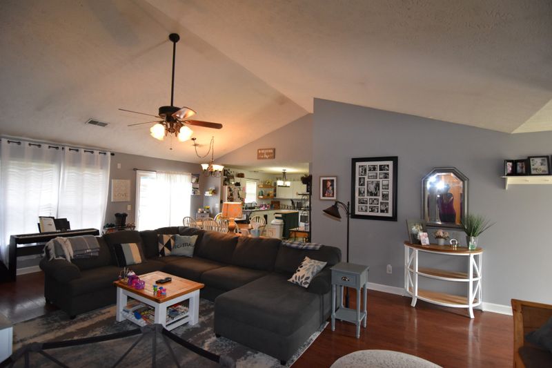 8025 Meadowview Ln, Mount Juliet, TN 37122