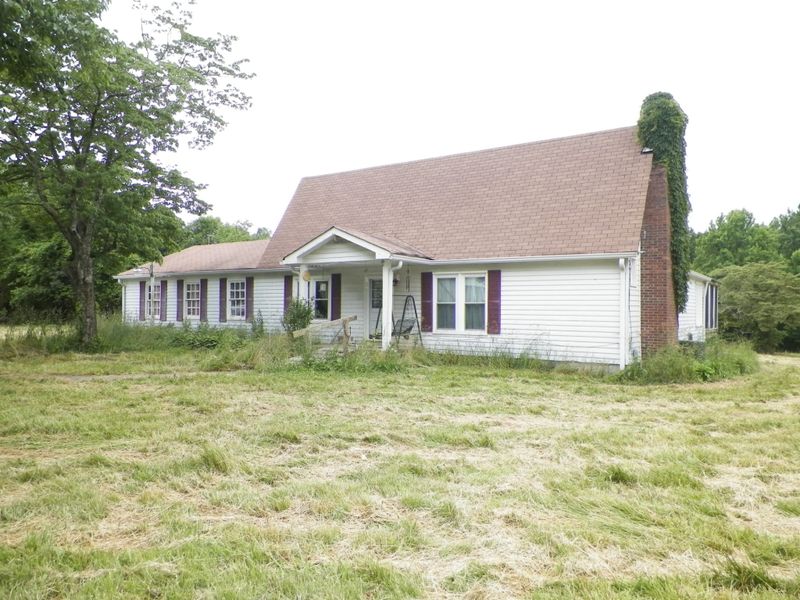 965 Mount Vernon Rd, Bethpage, TN 37022