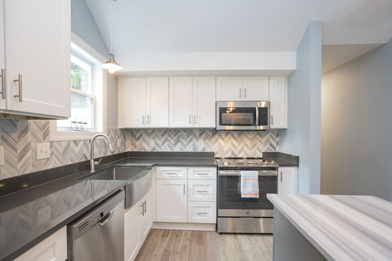 657 Mercer Dr, Hermitage, TN 37076